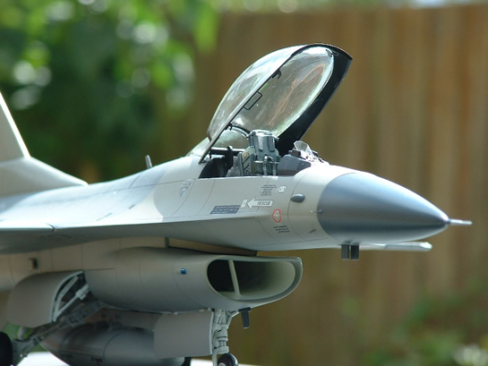 Revell 1/32 F-16  Large Scale Planes