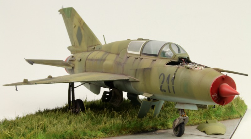 最先端 ハッピーストア藤岡トランペッター 1 32 Mig-21UM プラモデル