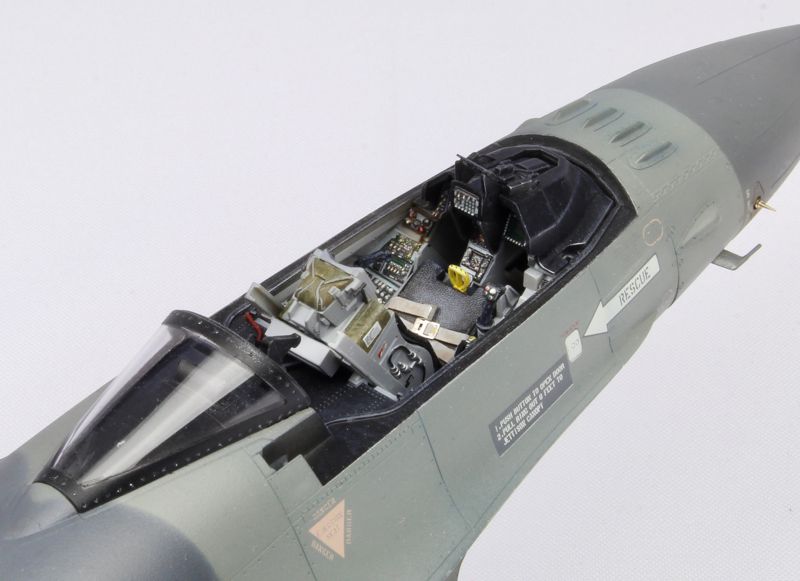 Tamiya 1/32 F-16 cockpit  Quinta studios 